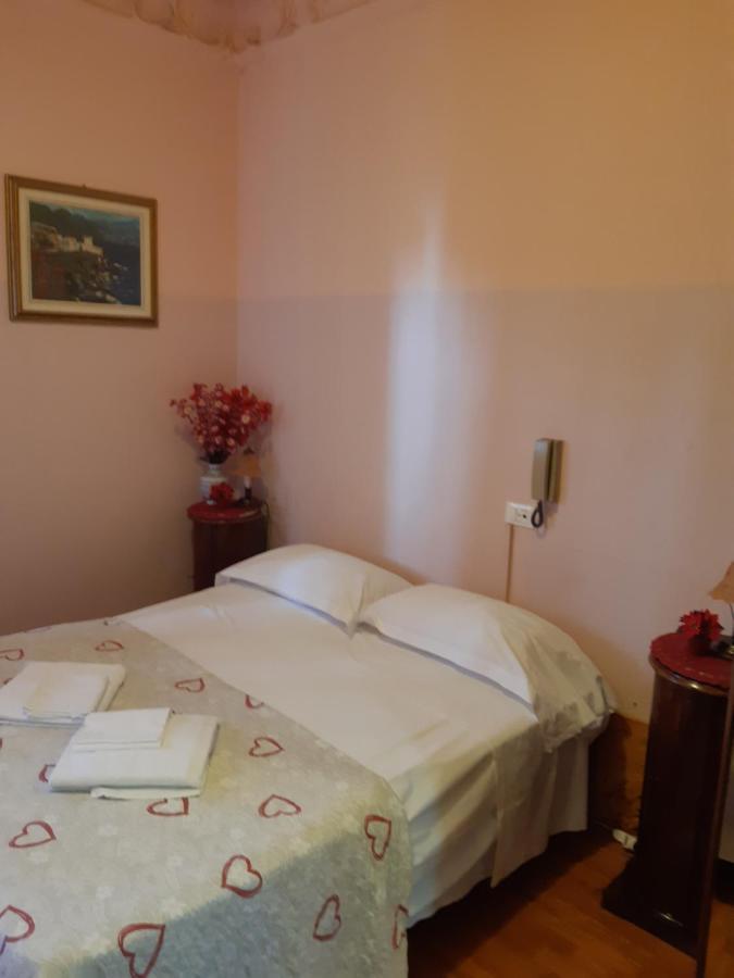 Guest House Elena Genova Eksteriør billede